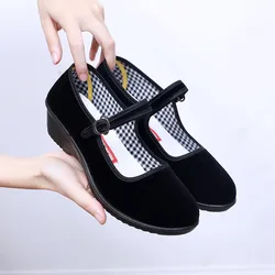 The new cloth shoes for women's shoes wedges recreational shoe anti-slip hotel work shoes black cloth shoes women dancing mother