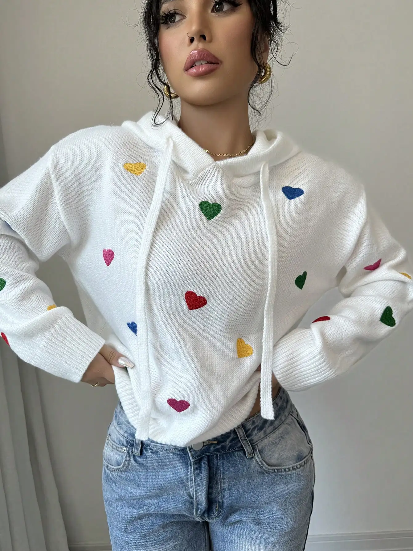 

Женский вязаный пуловер с капюшоном и вышивкой белого сердца, уютный осенне-зимний свитер с заниженными плечами и длинными рукавами