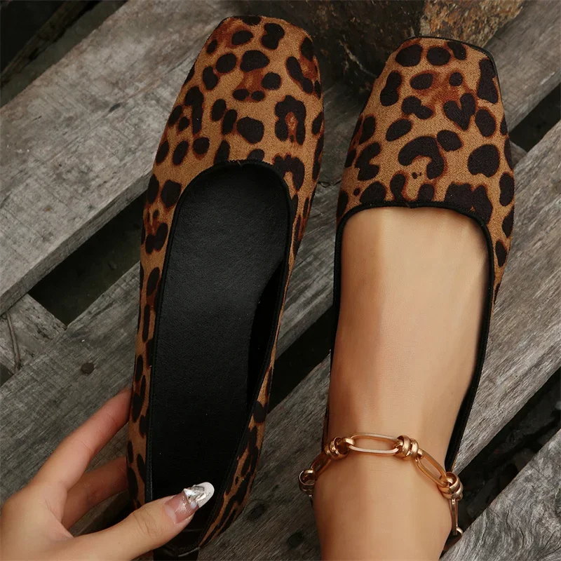 2024 Spring and Autumn Fashionable Comfortable Elegant Versatile and Wear-resistant Casual Flat-soled Leopard Print Shoes