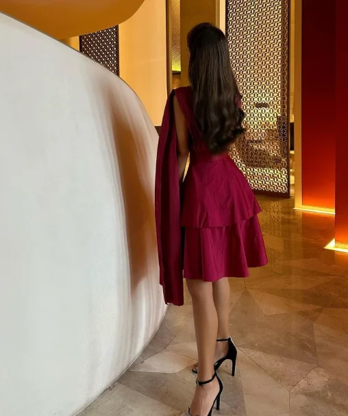 高品質のカスタムメイド、ハイカラー、膝上丈、ノースリーブ、レッド、ティアードプリーツのエレガントなドレス、女性用、結婚式用