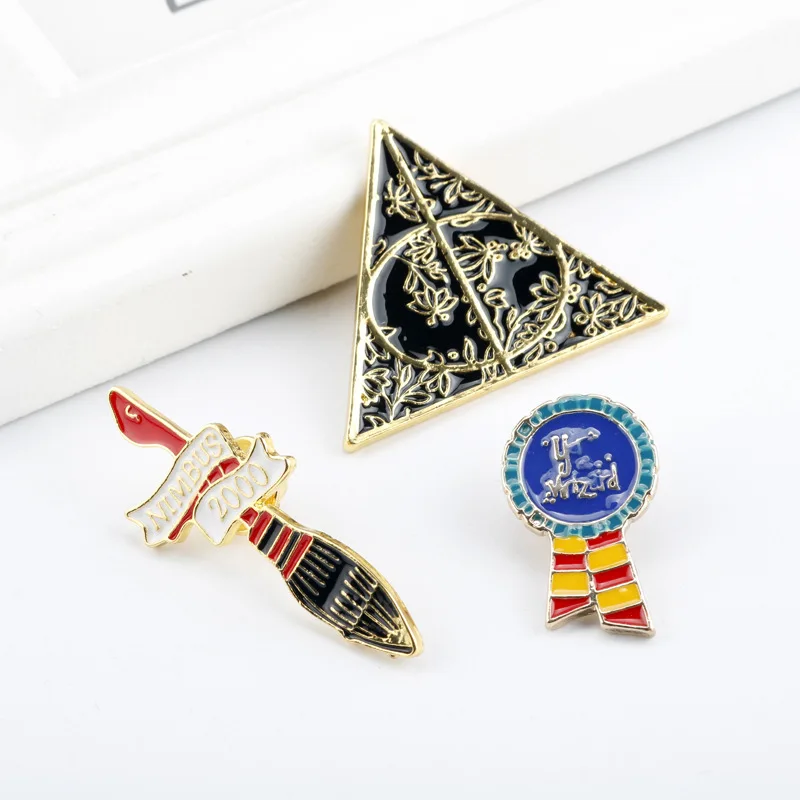 Harries Potters Metal Brooch Magic Academy Badges Clothing Lapel Pins for Women Men Vintage Design Jewelry Accessories Gifts