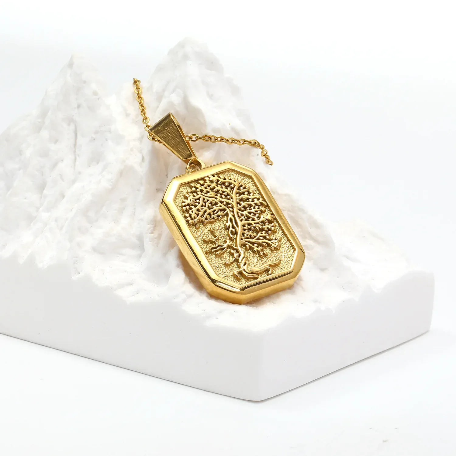 

Literary Niche Trend Plated 18k Gold Embossed Tree of Life Stainless Steel Pendant Men's Necklace