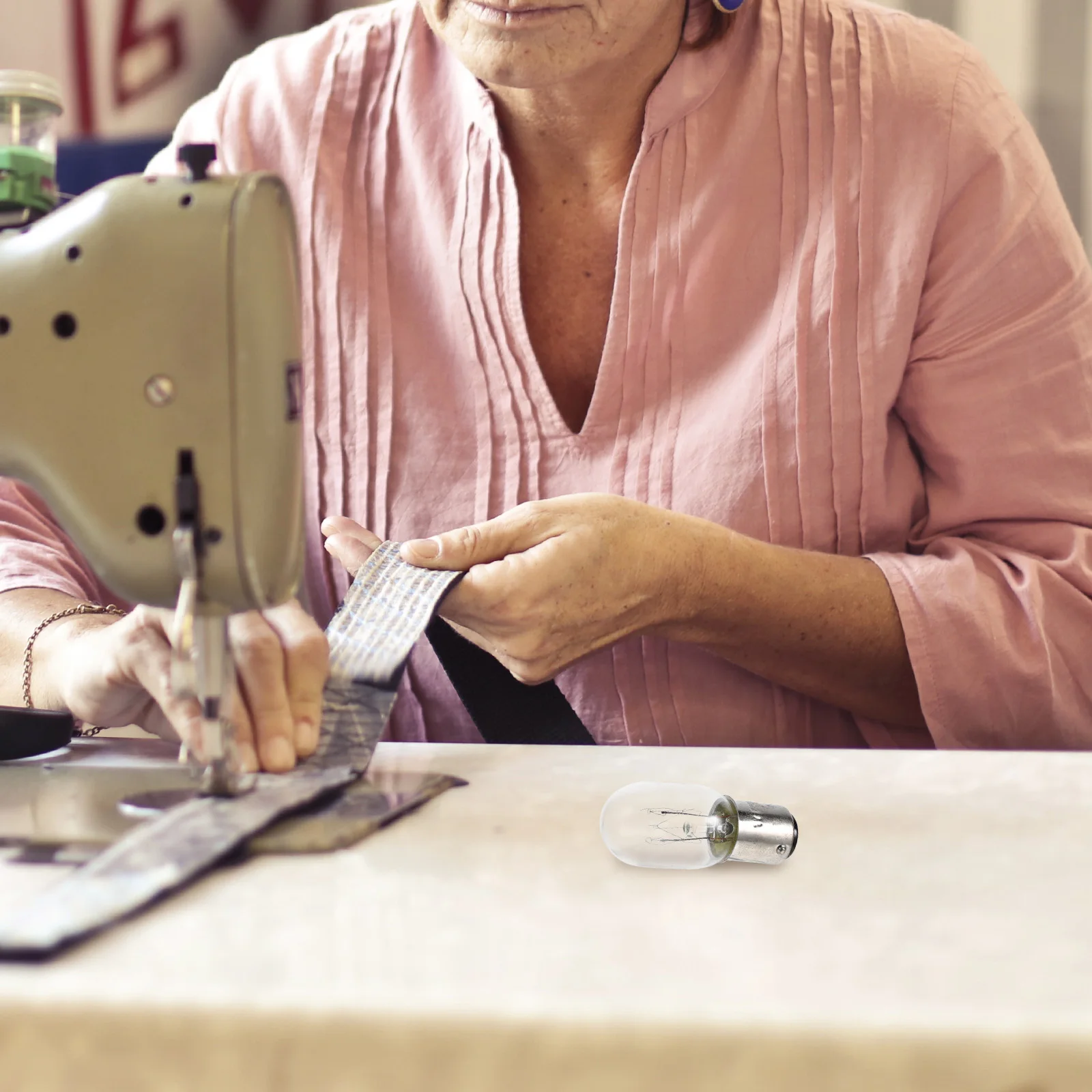 

Clear Incandescent Light Bulb Sewing Machine Push-in Base Light Household Replacement 15W Sewing Machine Accessory