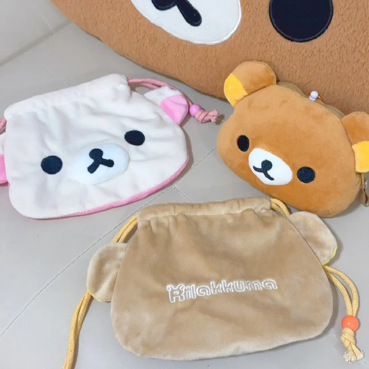 Hot Rilakkuma Niedlicher Cartoon-Bär-Plüschbeutel mit Kordelzug, tragbarer Kosmetikbeutel für Kamera und Kleinigkeiten, für Mädchen, für Reisen und den täglichen Gebrauch – Detail 3