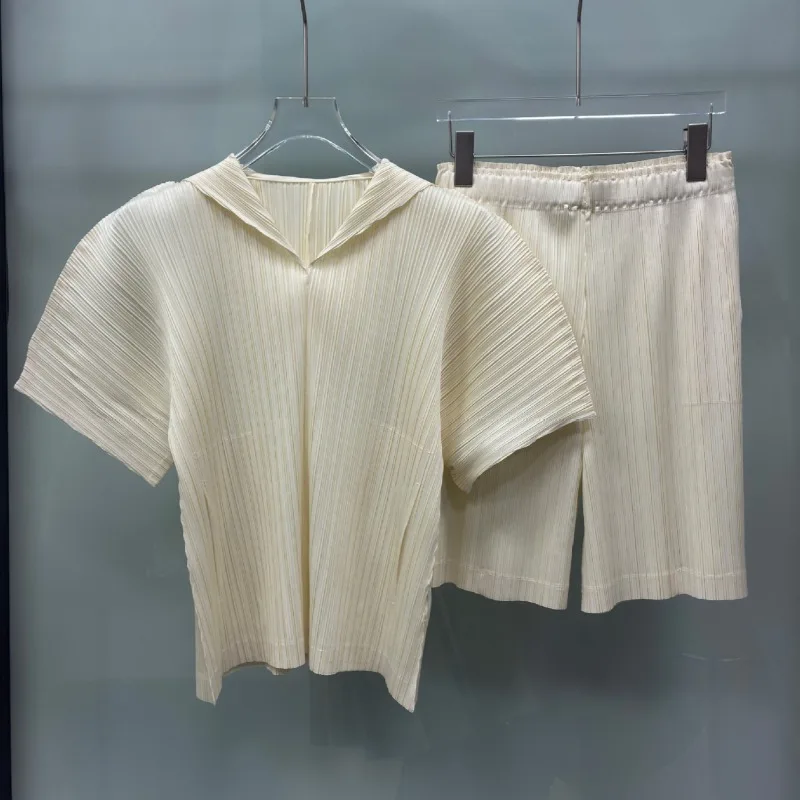 

Miyake Pleated Shorts Set 2026 Hoodie Shorts Set Summer New Casual Versatile Solid Short Sleeve Sweatshirt Pleats 2-Piece Set