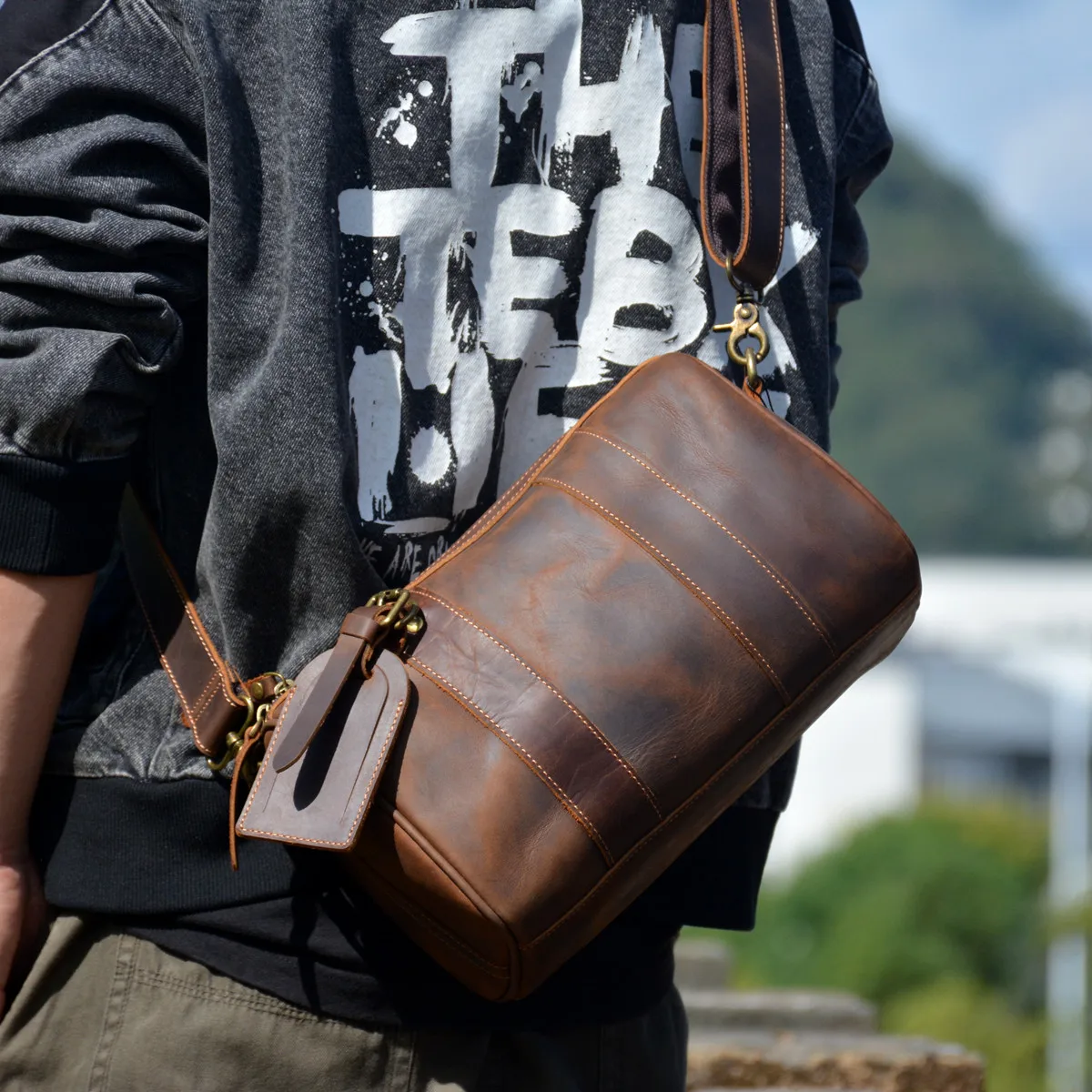 

PNDME outdoor simple luxury high quality genuine leather men's crossbody bag weekend travel vintage cow leather shoulder bag