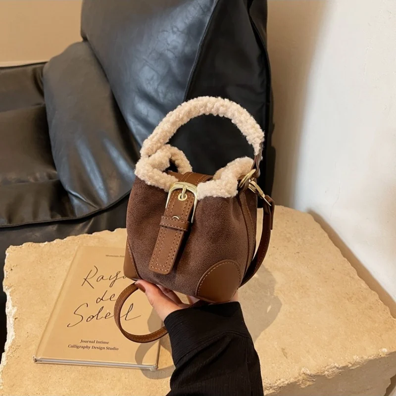 

2025 Women's Bags Bucket Shoulder Handbag Autumn Winter Vintage Versatile Lamb Wool Handbag Elegant Fashion Crossbody Bag