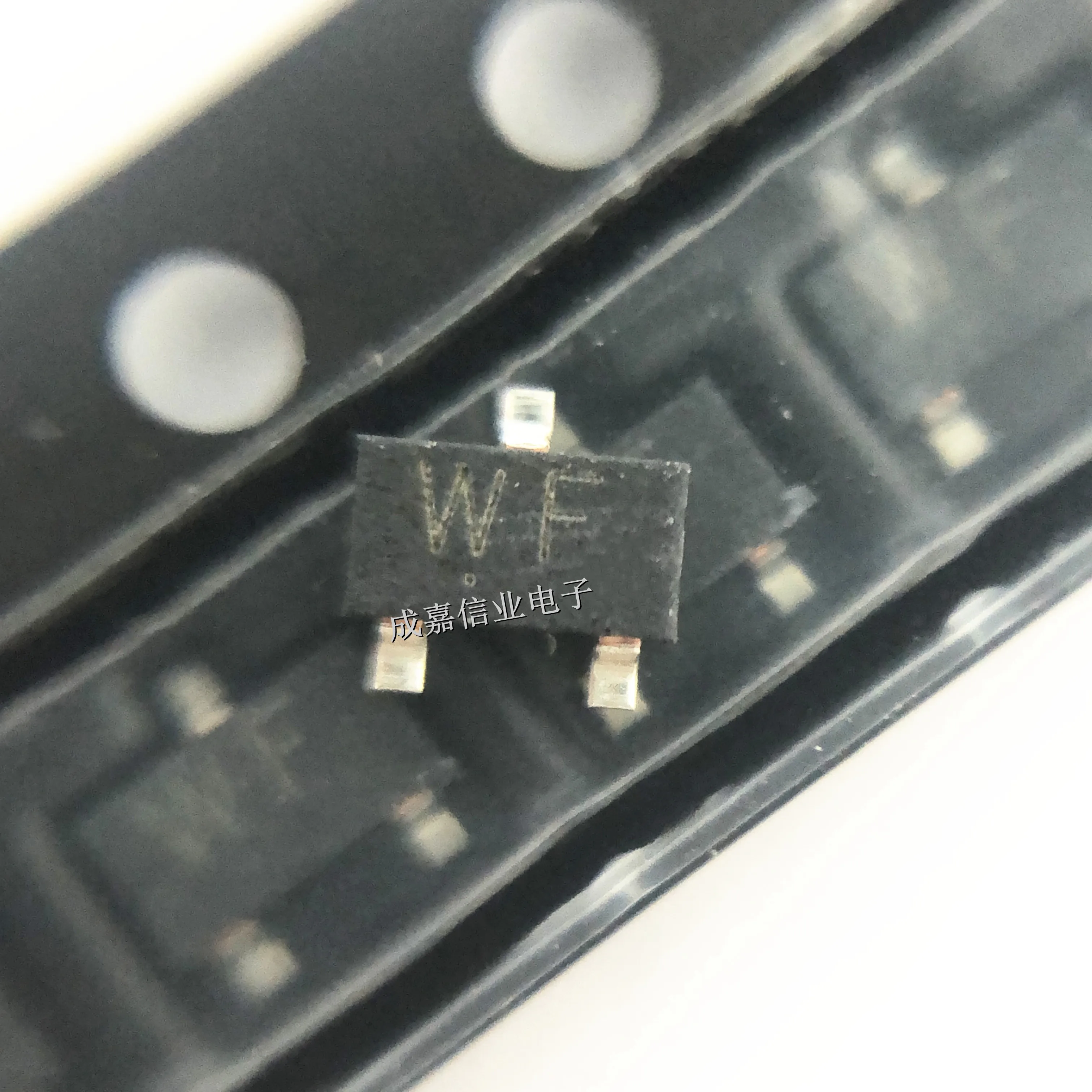 10pcs/Lot 2SA2056(TE85L,F) SOT-23-3 MARKING;WF PNP Bipolar Transistors - BJT 2A 50V