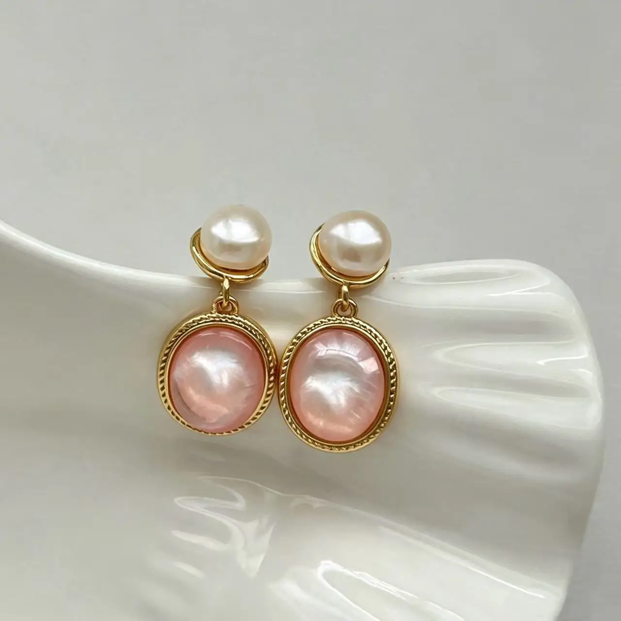 French Gentle Pink Fritillary Pearl Earrings Oval Niche Premium Commuter Versatile Exquisite Freshwater Pearl Stud Earrings