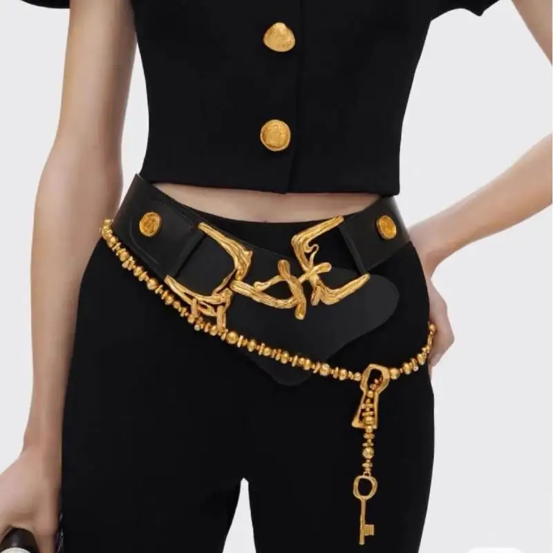 

【IIOO】Exaggerated Irregular Beaded Chain With Alloy Key Lock Necklace For Women Jewelry Fashion Show Model Waist Accessory