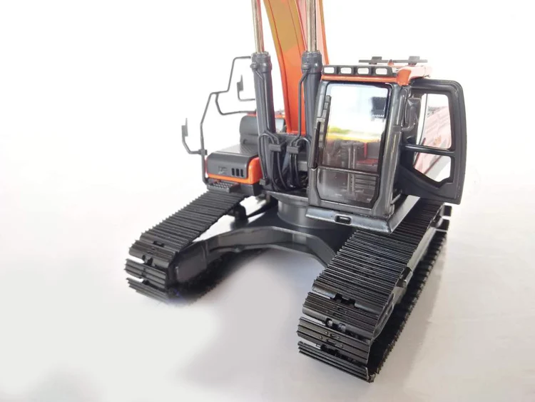 1/50 Doosan DX380LC-9C Hydraulic Excavator Scale Die-Cast Model Gifts Souvenir Toys