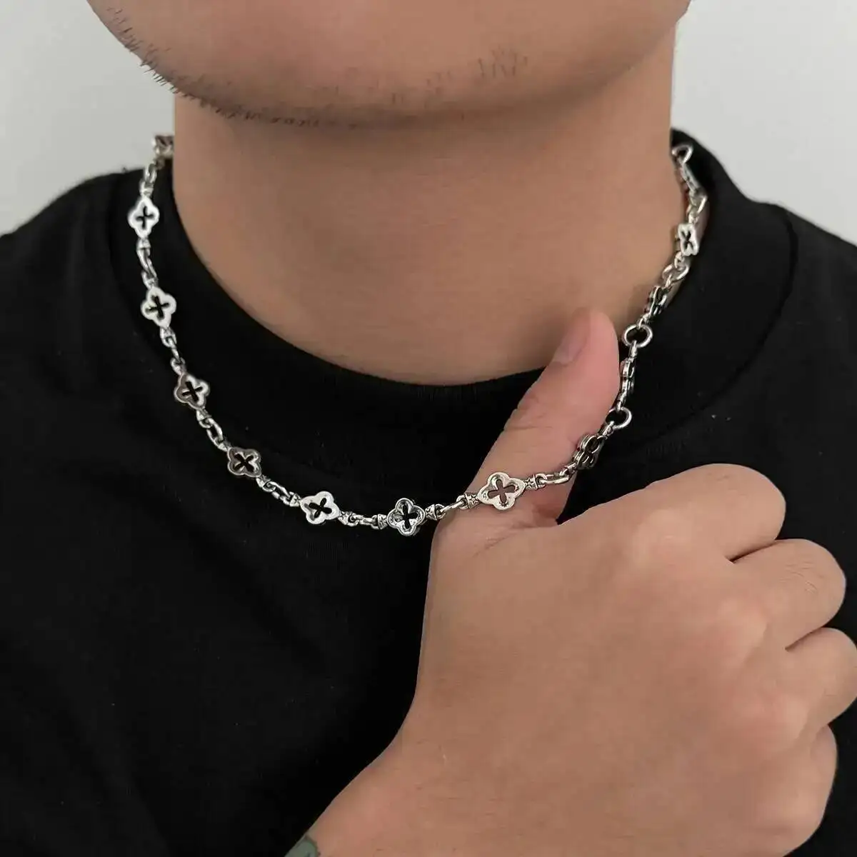 Lacteo Trendy Luxus Hohl Vierblättriges Kleeblatt Choker Halskette für Männer Kreative Einzigartige Charme Schlüsselbein Halskette Schmuck Zubehör