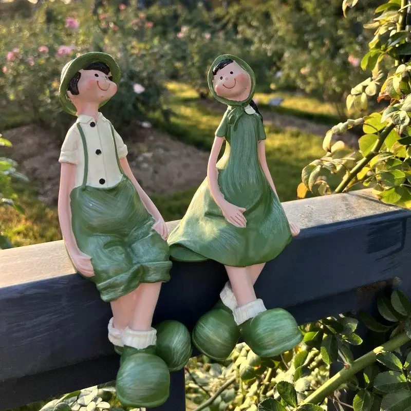 Creative hanging doll couple ornaments,cartoon character statues,desktop cute art ornaments,outdoor courtyard garden decorations
