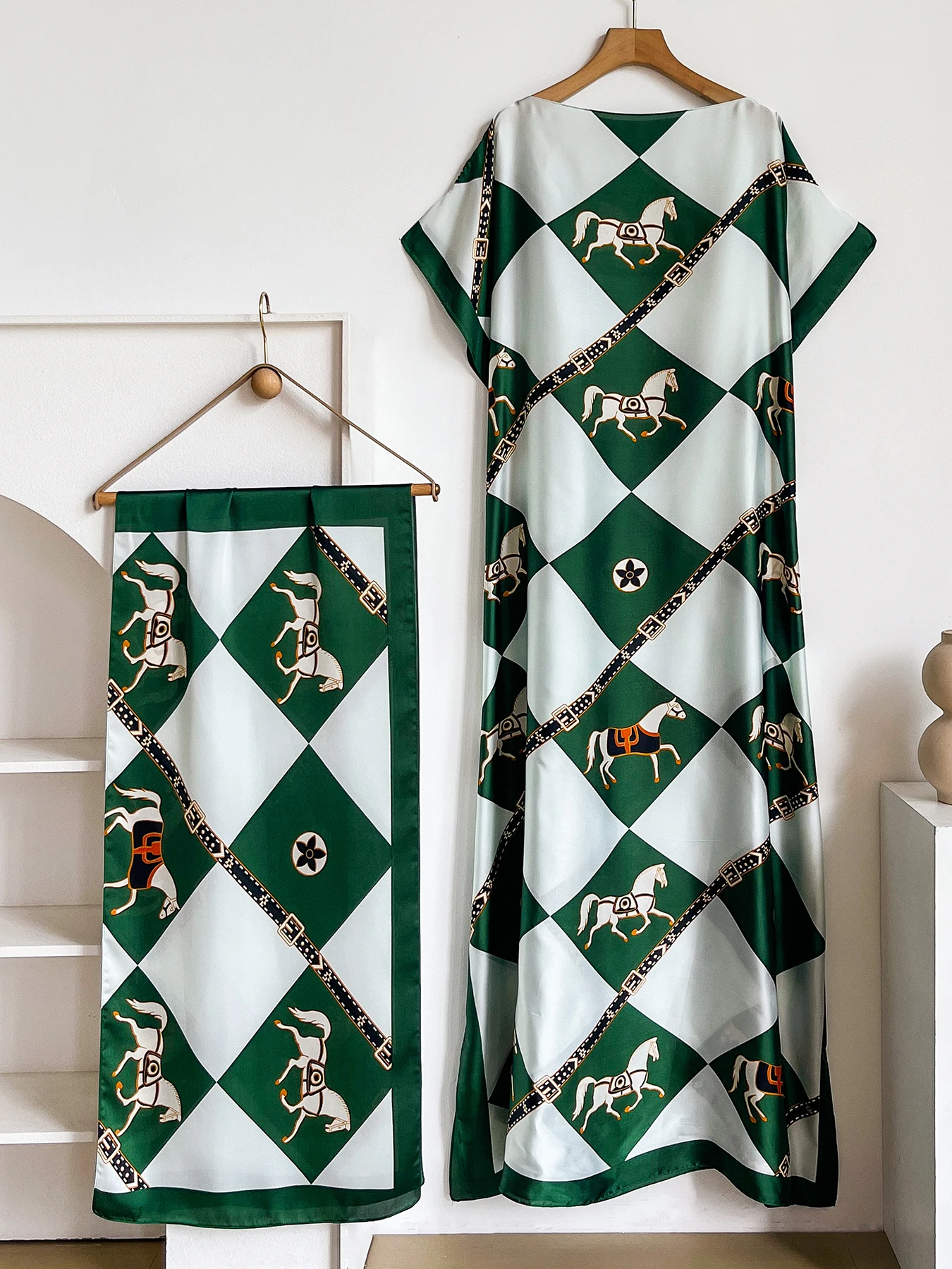 Elegant Equestrian Pattern 140cm Satin Abaya Set for Ladies, Loose Maxi Kaftan & Scarf