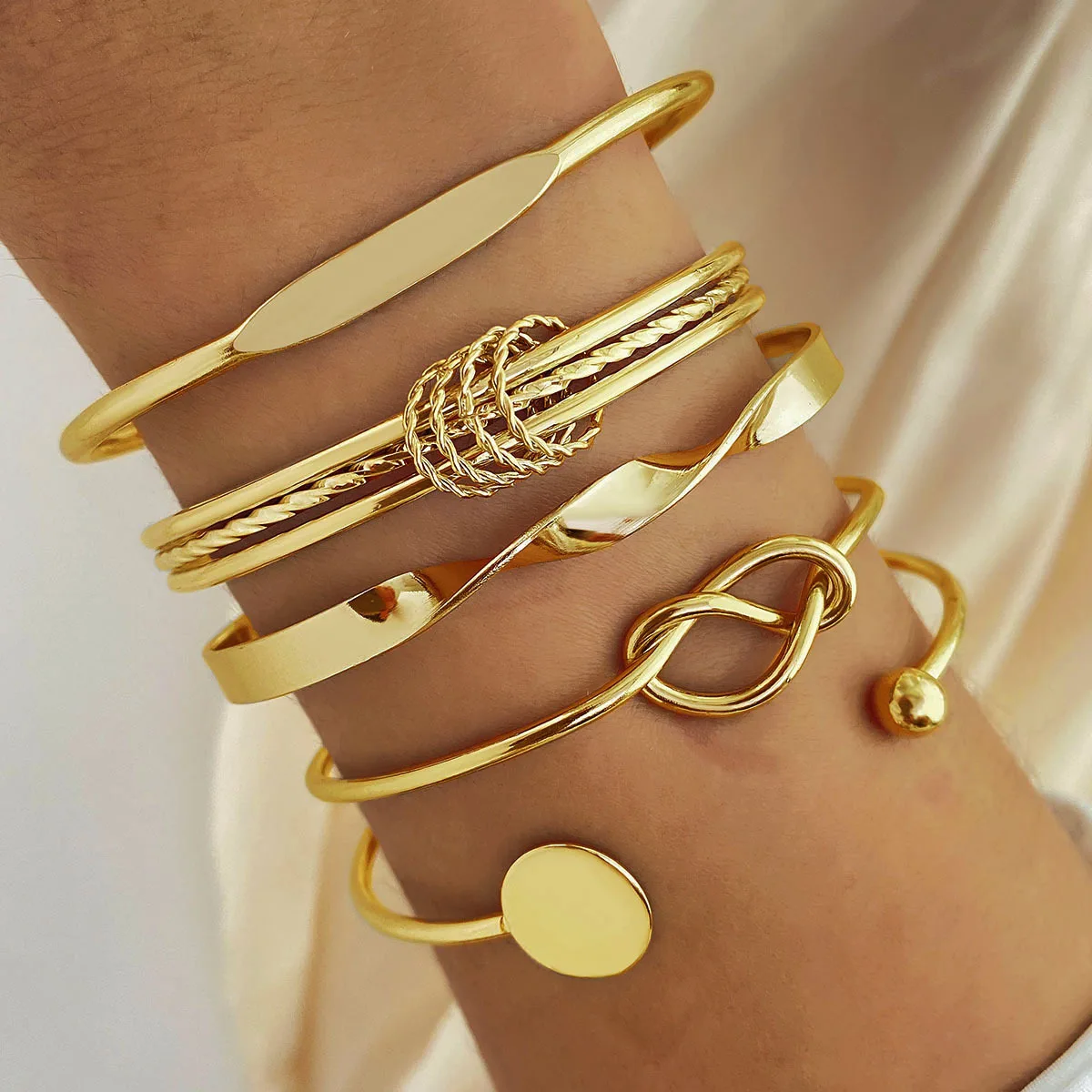 5Pcs Set Gold/Silver Color Fashion Charm Bracelet Women Retro Glossy Geometric Metal Twist Chain Bangles Bracelet Set Jewelry