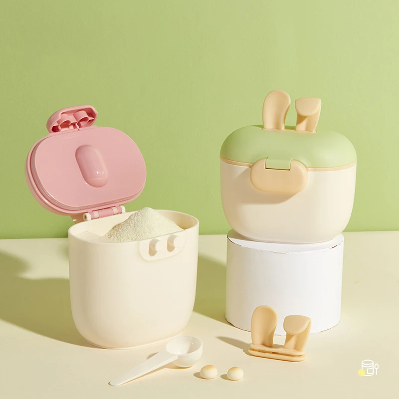 

Baby snack storage box, portable for on-the-go food, with spoon and divided compartments, suitable for travel and picnics