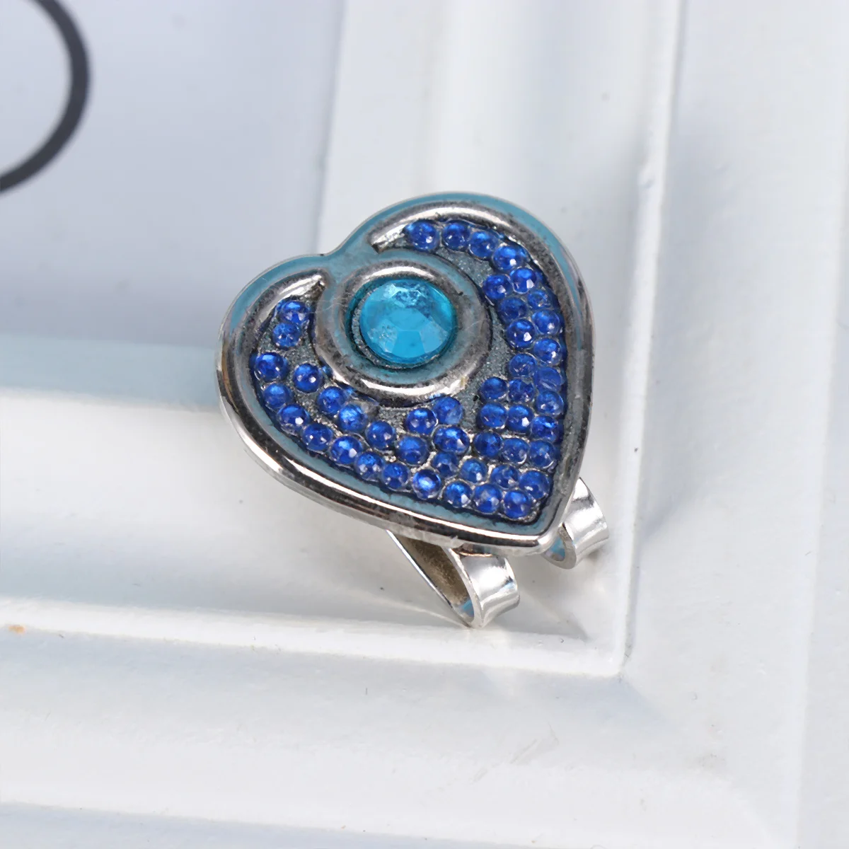 

Alloy Hat Clip Golf Marker Strong Hold Rhinestone Design Durable Accessory For Visors Hats Clothes Belts Ball Marker Clip Golf