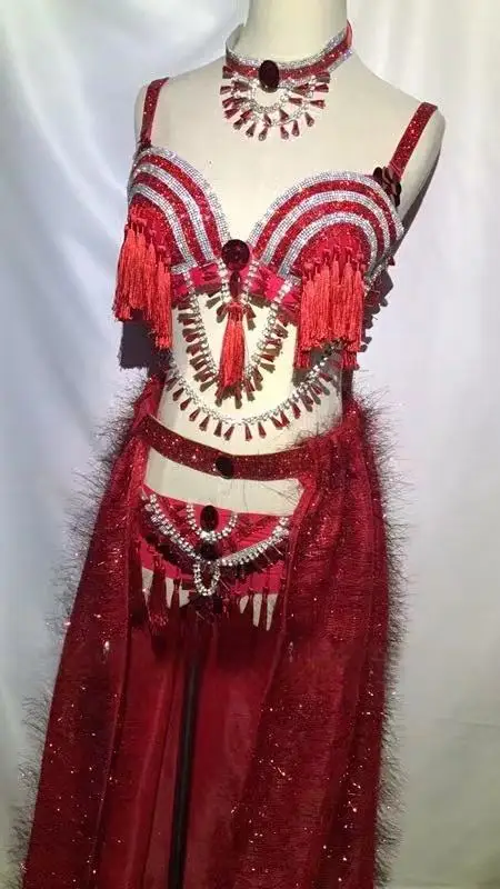 Soutien-gorge et short à franges en diamant rouge scintillant, ensemble Bikini + robe de traînée, modèle de chanteur de Bar, équipe de danse, tenue de spectacle de marche sur scène