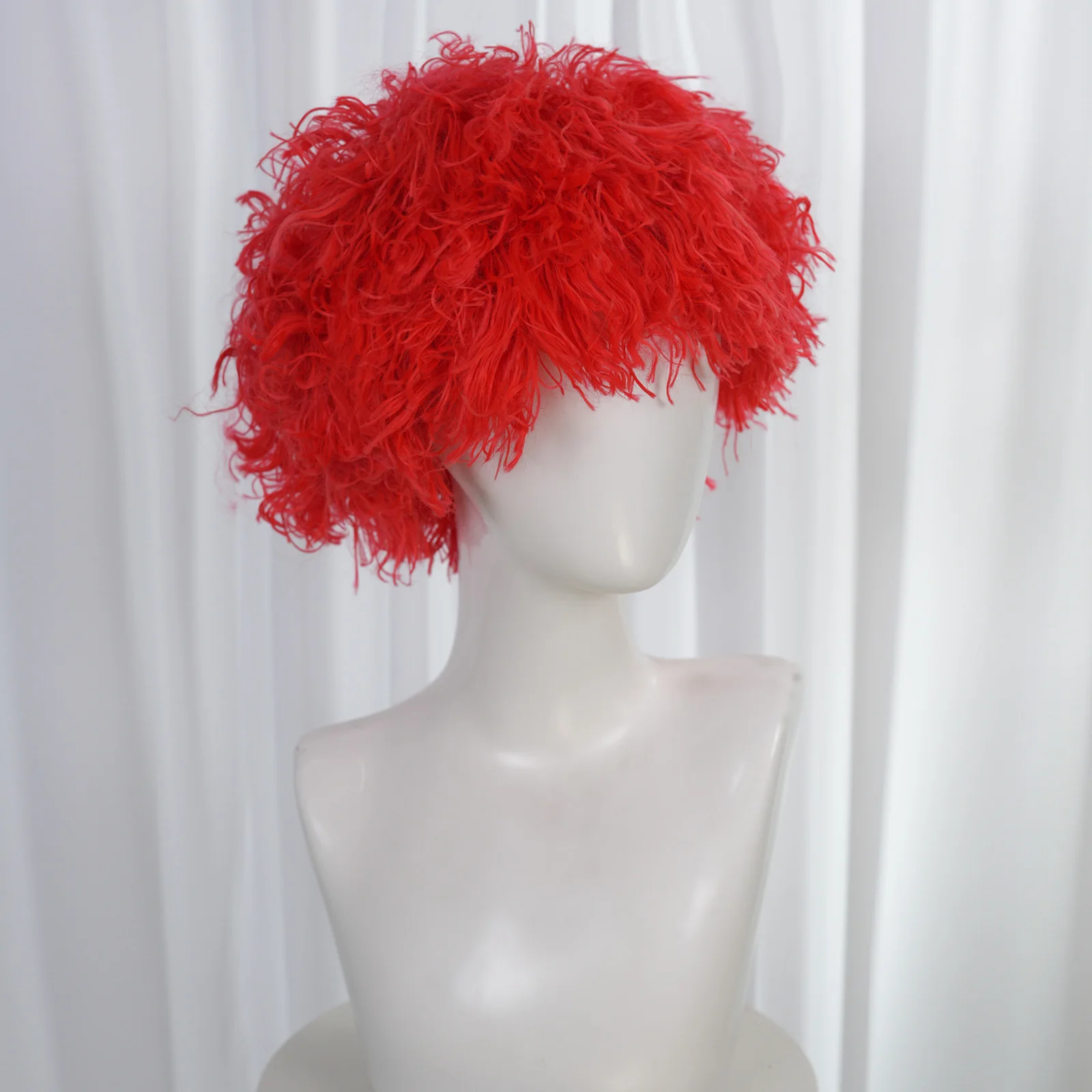 باروكة صناعية قصيرة من مادة الغزل الأحمر، رقيق وفرو، مناسبة لكل من الرجال والنساء، مناسبة للاستخدام في الحفلات