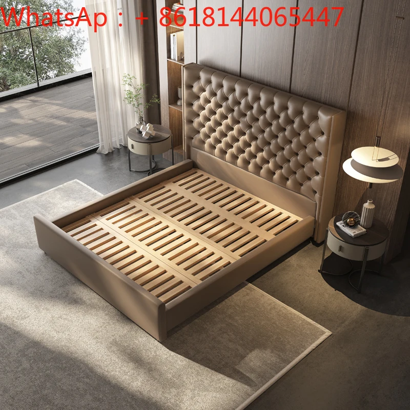 

Кровать из воловьей кожи с головным слоем, главная спальня, высококачественная кровать с атмосферной пряжкой, итальянская минималистичная легкая роскошная высокая спинка