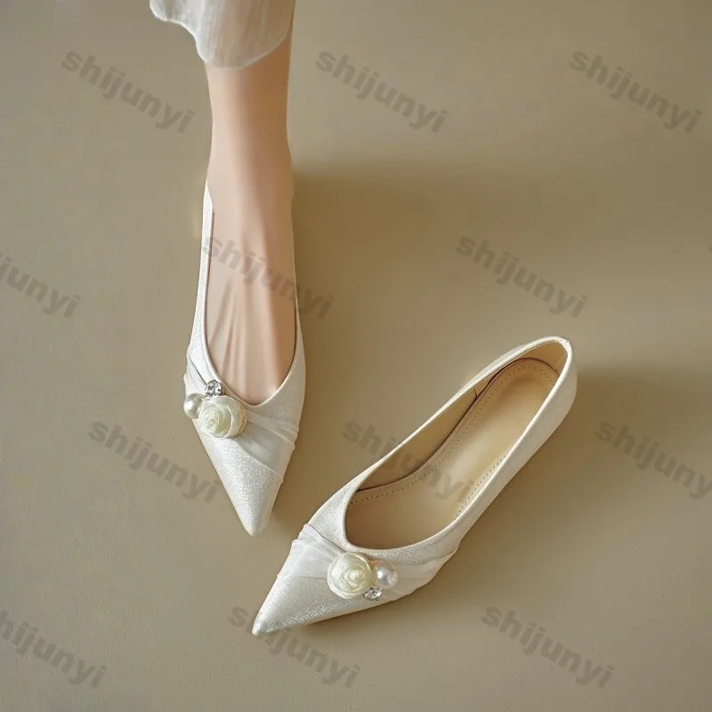 

Элегантные женские свадебные туфли с жемчужным цветком и заостренным носком, летние 2026, новые, лаконичные, легкие, повседневные, на низком каблуке, лоферы