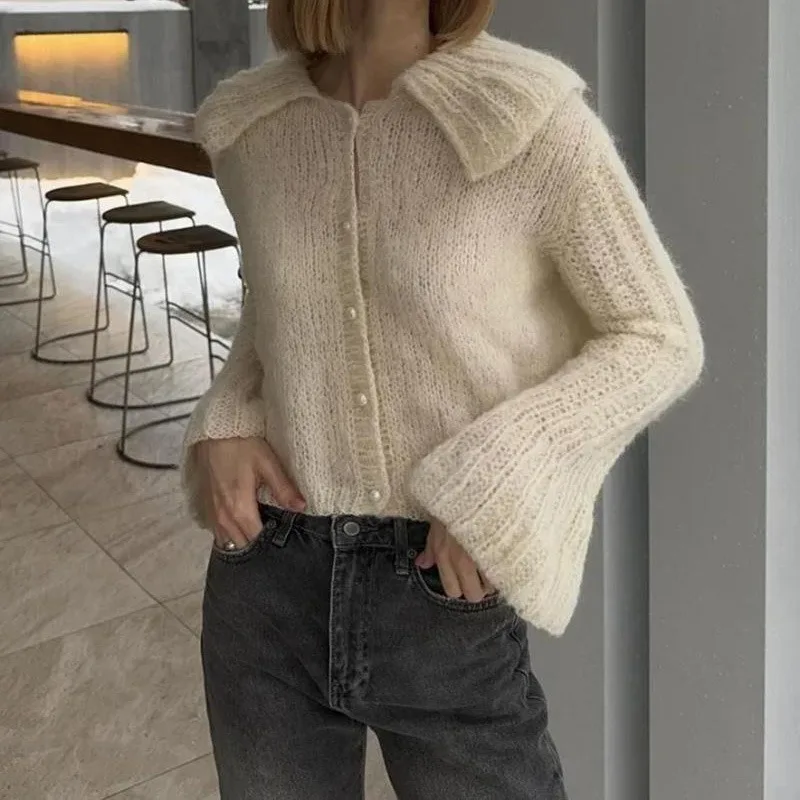 ヨーロッパとアメリカのクロスボーダースタイル 秋冬ファッション 韓国風ショート丈ラペル ホーンスリーブ ニットカーディガン セーター レディース