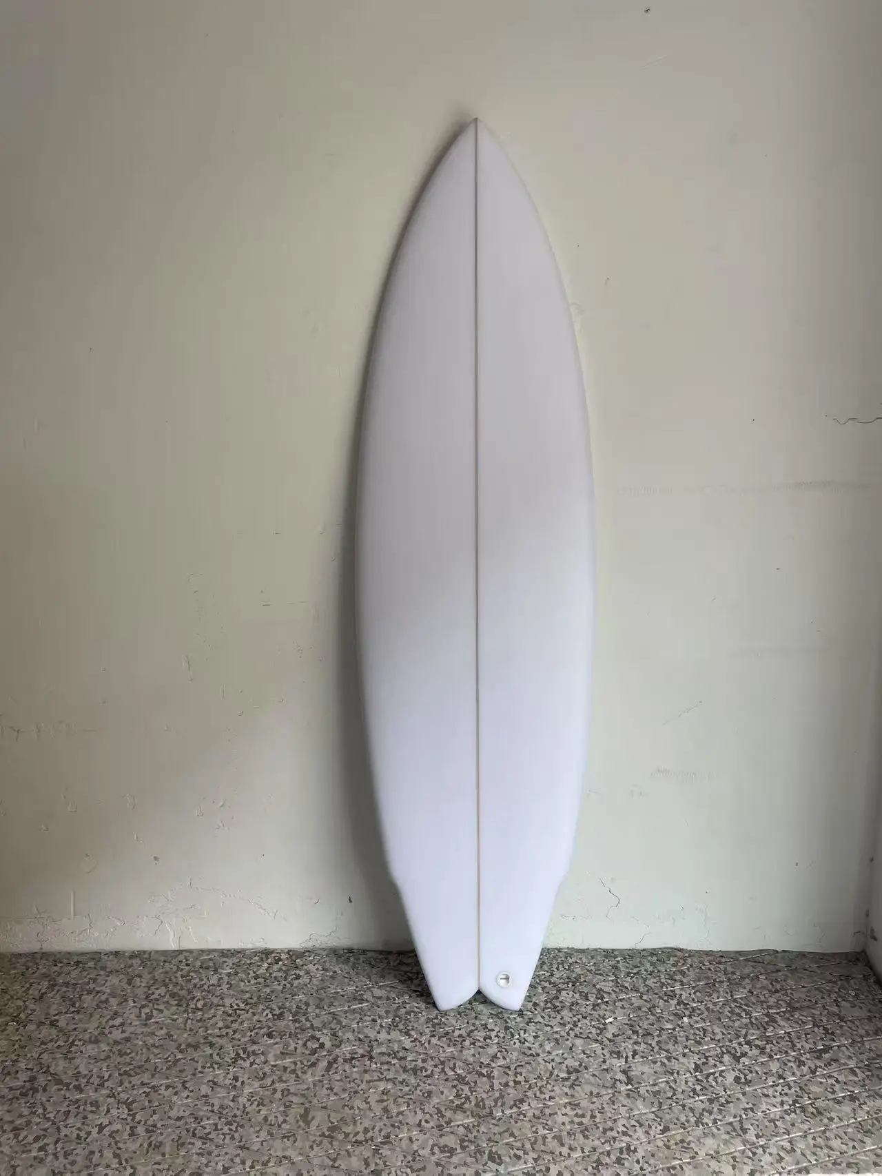 High Quality Customized EPS Foam Fiberglass Surfboards Machine Made PVC and Carbon Fiber for Surfing