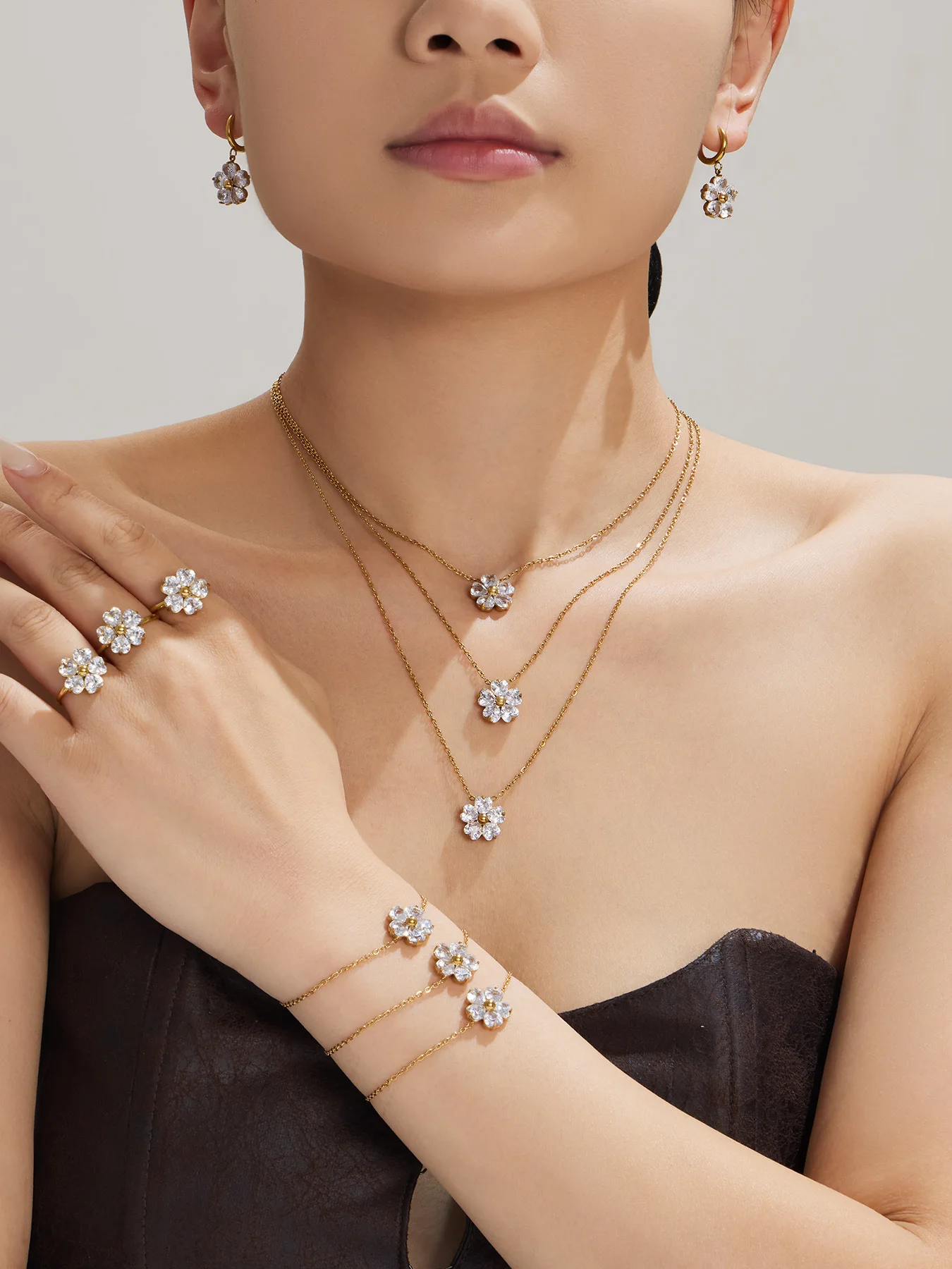 316L Edelstahl Trendiges Fünfblättriges Blumen-Zirkonia Halskette Armband Ring Ohrringe Set Damen Wasserfest Vielseitiger Schmuck – Detail 2