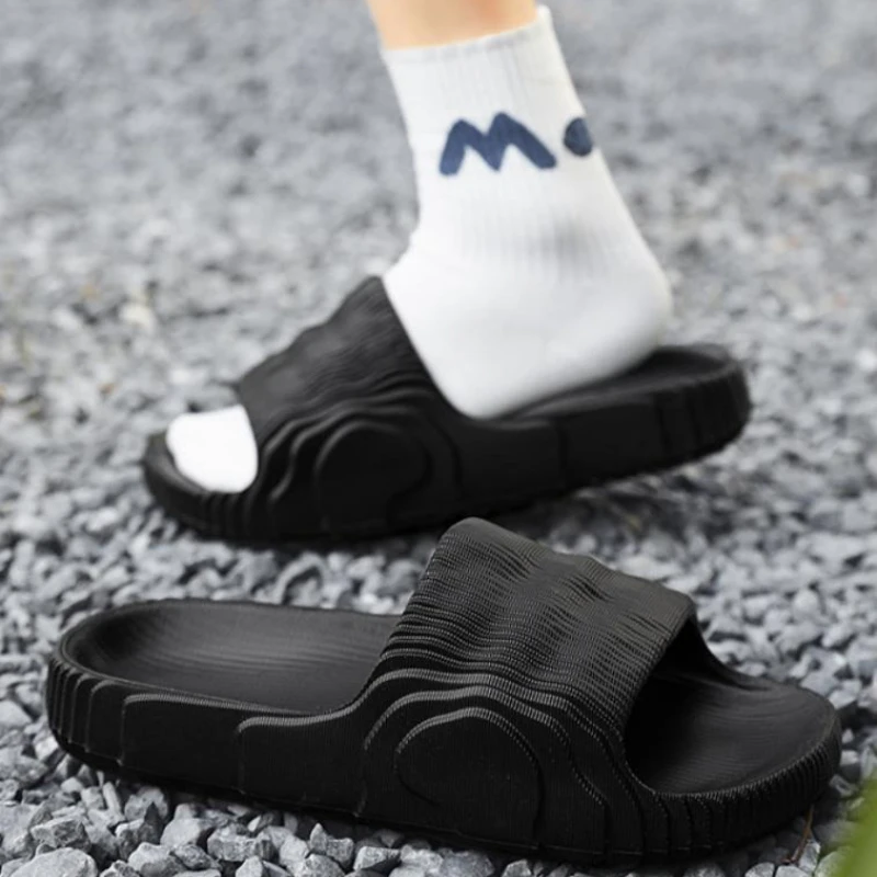 Indoor-Outdoor-Hausschuhe für Männer und Frauen, Sommer-Plateauschuhe, weiche EVA-Anti-Rutsch-Sandalen für Paare, Badezimmer- und Strand-Slides, Freizeit-Sandalen.