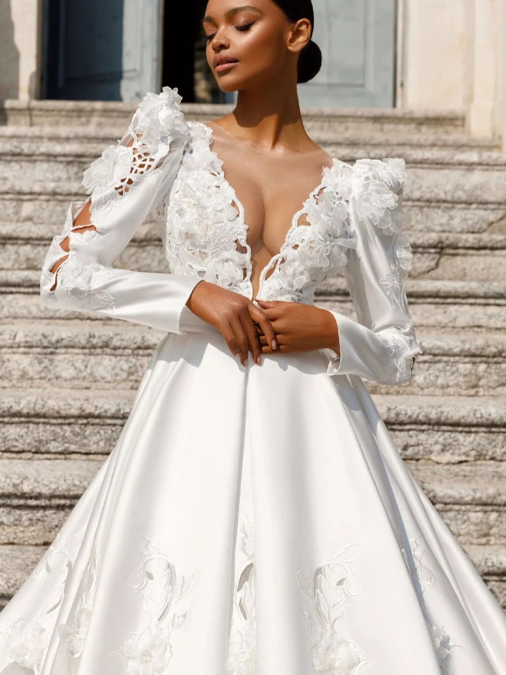 Classic O-neck Long Sleeve Wedding Dress Elegant Appliques 3D Flower Bride Robe White Satin Long Bridal Gown Robe De Mariée