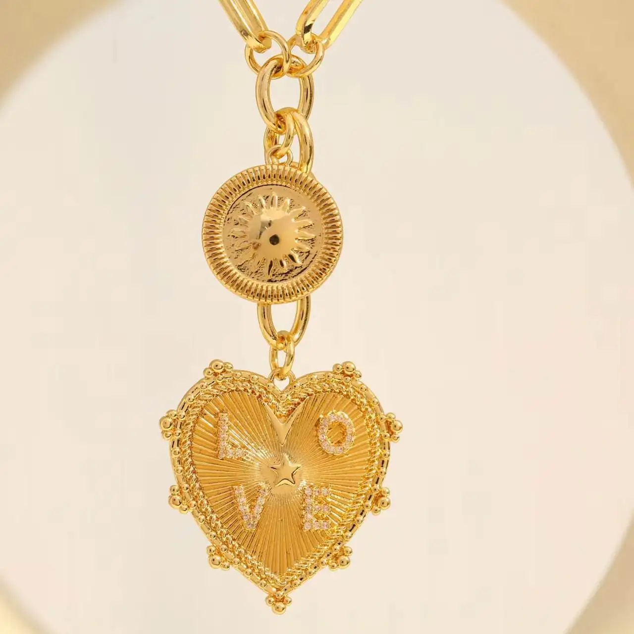 

Sun LOVE Heart-shaped Zircon Flower-patterned Copper Gold Plated Fashion Versatile Pendant Necklaces for Women