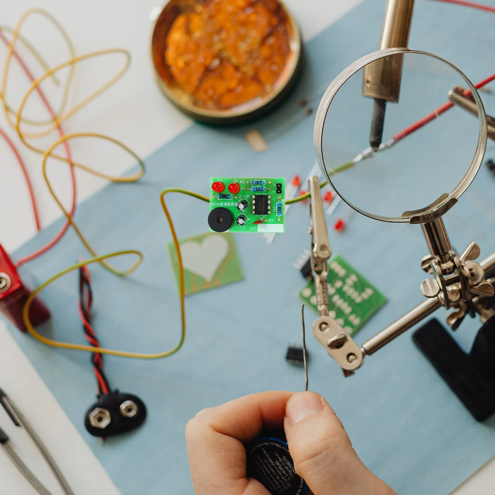 

5Set Beginner Welding Kit for Electronics DIY Soldering Practice Board with Multivibrator Oscillator Flash Lamp Project Solder