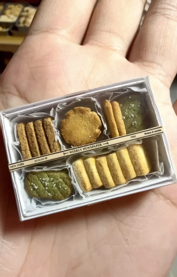 Hot Sale 1:6 Miniature Bakery Gift Set, Handmade Pizza Cookie Bread Matcha Box, Dollhouse Kitchen Pretend Play Dessert Decor