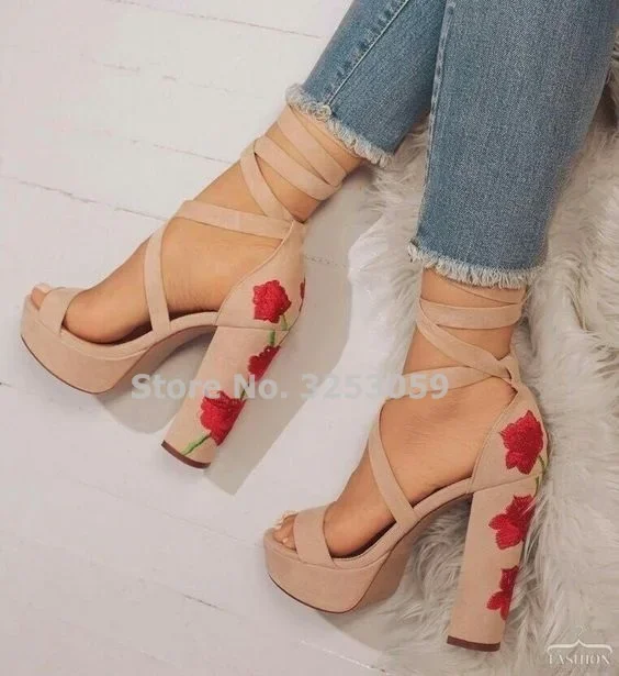 ALMUDENA صور حقيقية الزهور الحمراء فستان أحذية صندل كعب مكتنز صنادل أرضية التطريز الدانتيل متابعة أحذية الزفاف عبر Strappy مضخات