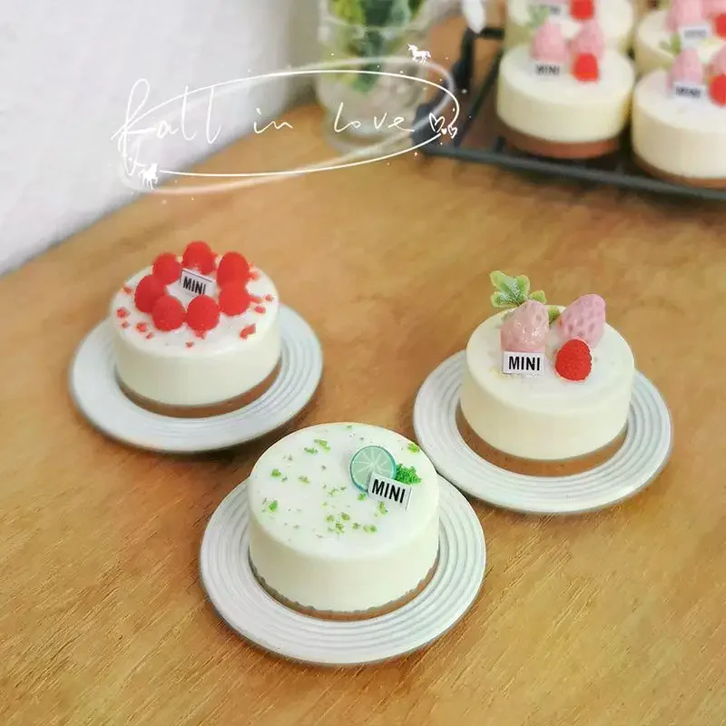 Maison de poupée Miniature, Simulation d'argile, gâteau aux fruits aux fraises, Mini modèle alimentaire pour maison de poupée, accessoires, jouets de gâteau de boulangerie mignons, 1 pièces
