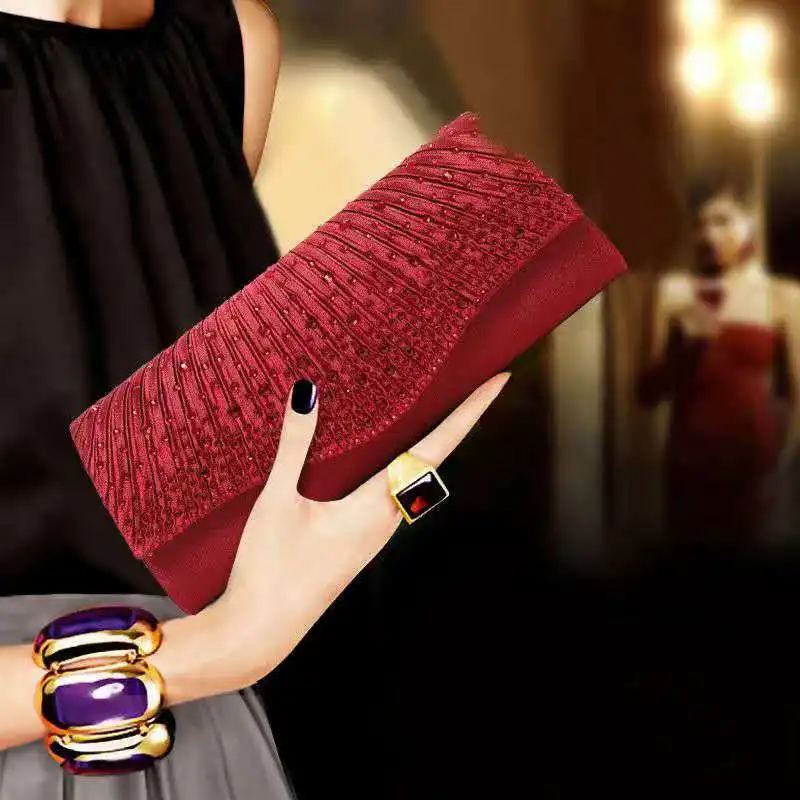 

2026 Fashionable and eye-catching versatile pearl and diamond evening bag for red carpet walk-off elegant chain bag Five colors