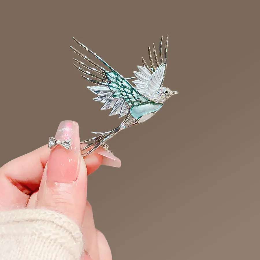 Chinese Style Blue Bird Enamel Brooch Traditional Hanfu Cheongsam Accessory Sparkly Rhinestone Flying Bird Corsage Elegant Fashi