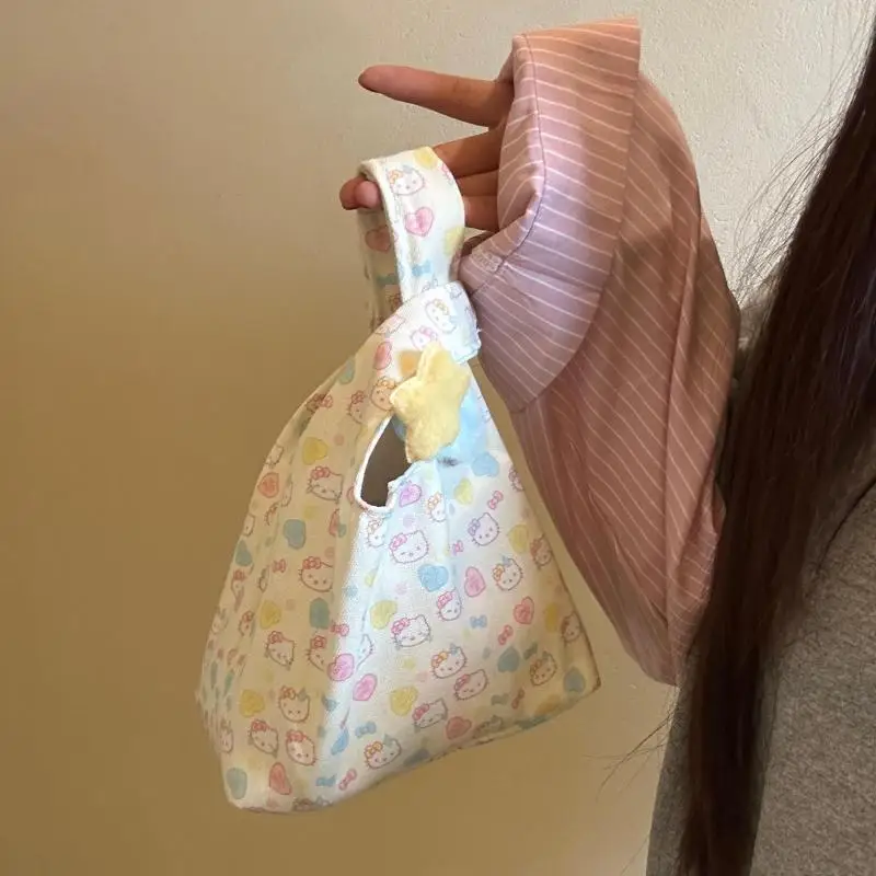 لطيف الكرتون Kawaii Sanrioed Hellokitty 2025 حقيبة المعصم الجديدة المحمولة مفتوحة الأعلى تنوعا باليد حقيبة نسائية للتنقل