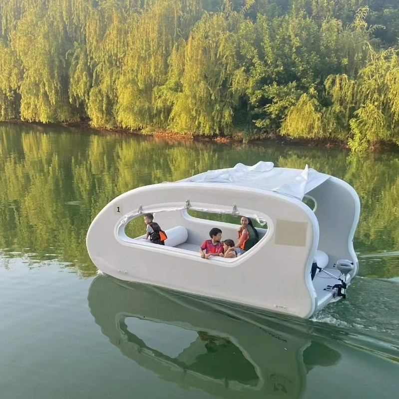 Aufblasbare Wasser-Yacht für Freizeitaktivitäten und Kruisen in malerischen Gebieten – Motorisiertes Schlauchboot für den Wasserspaß im Urlaub
