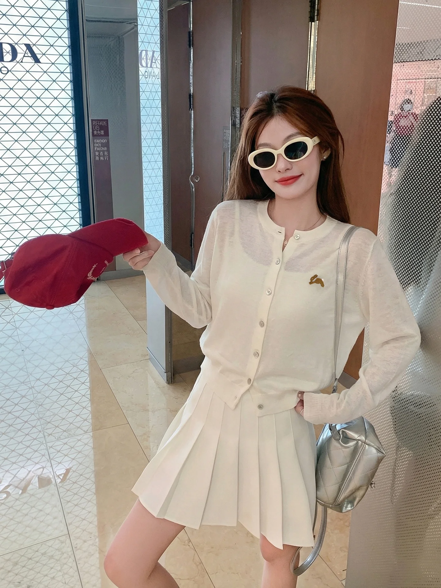 

Светло-голубой вязаный кардиган для женщин, новинка весенней коллекции, свободный крой, удобный, с длинными рукавами, круглым вырезом, теплая верхняя одежда