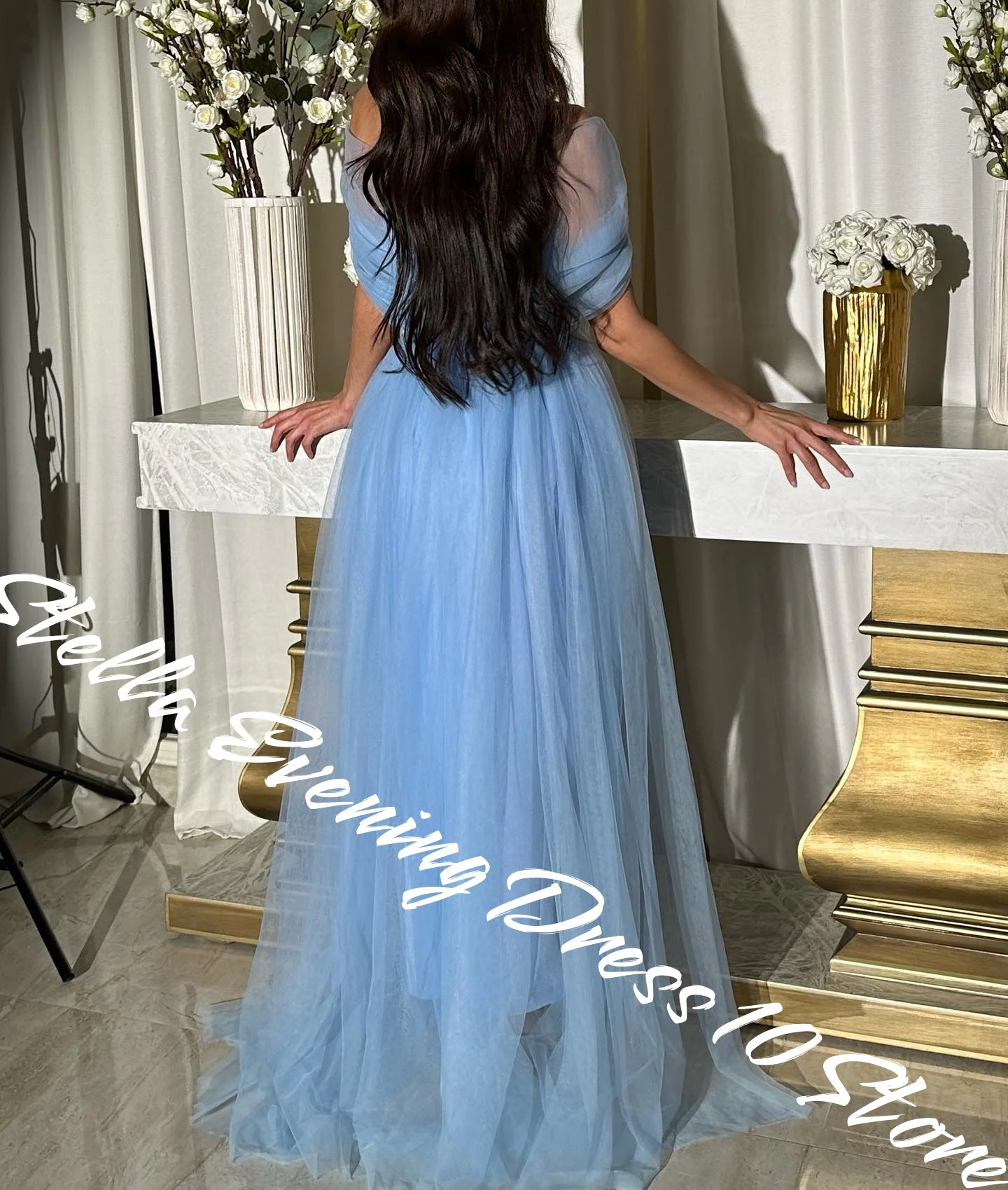 Abiti da sera personalizzati in jersey blu delicato Squisito abito da festa con scollo a barchetta in cristallo Temperamento con spalle scoperte P