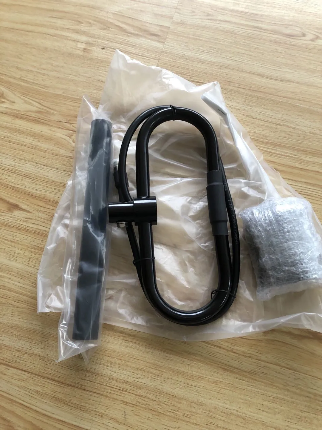 

2025 hot sale Dipole High Gain 4 Bay 400-470MHz UHF Dipole Outdoor Directional Yagi Antenna with Power Splitter