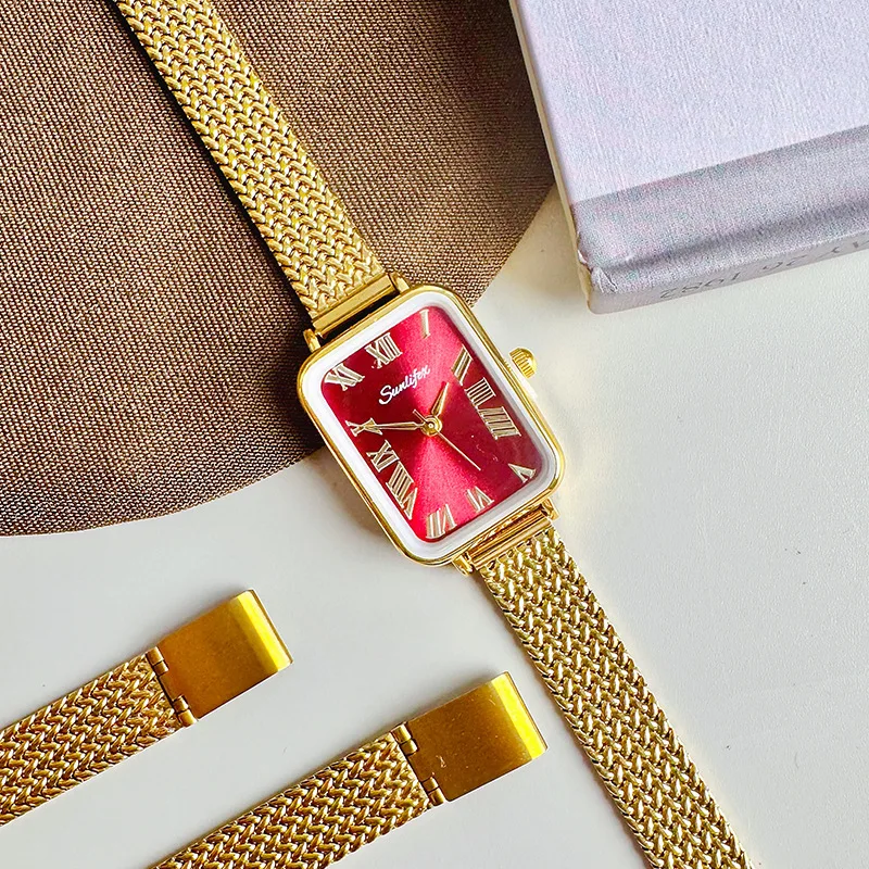 

RetroStyleWomen'SWatchWithASimple Rectangular Roman Numeral Dial ExudesUnderstatedLuxury And Sophistication. A Unique Timepiece.