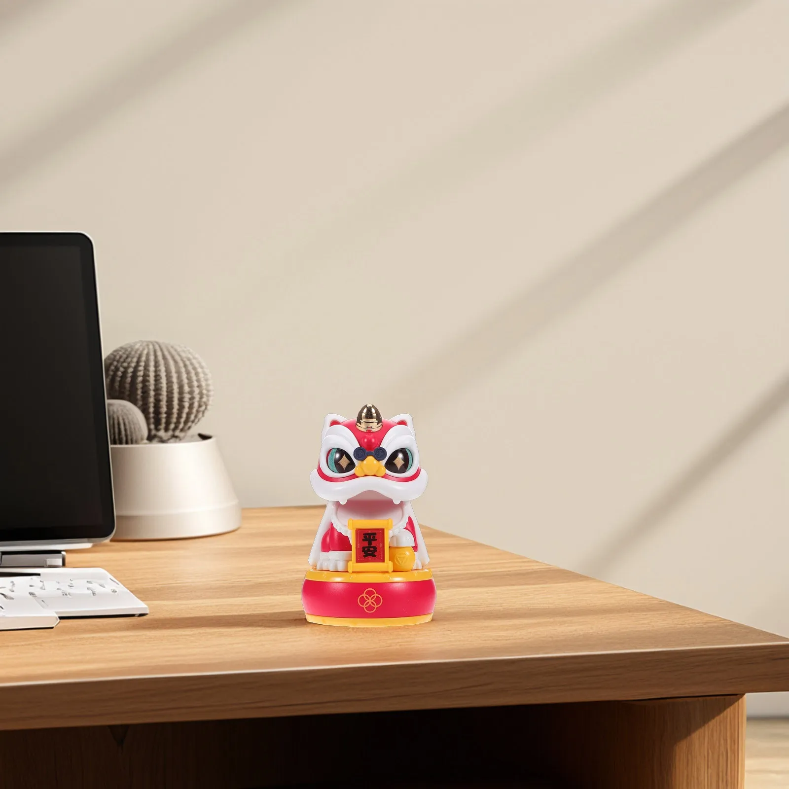 

Solar Powered Chinese Lion Bobblehead Dashboard Ornament for Car Decor - Lucky Wealth Attracting Shaking Statue, New Year Gift