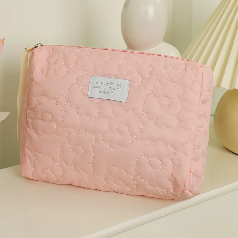 Cream Colored Quilted Cloud Makeup Bag, High Beauty Girl Heart Joins Hands to Take Makeup Storage, Wash Bag, Large Capacity