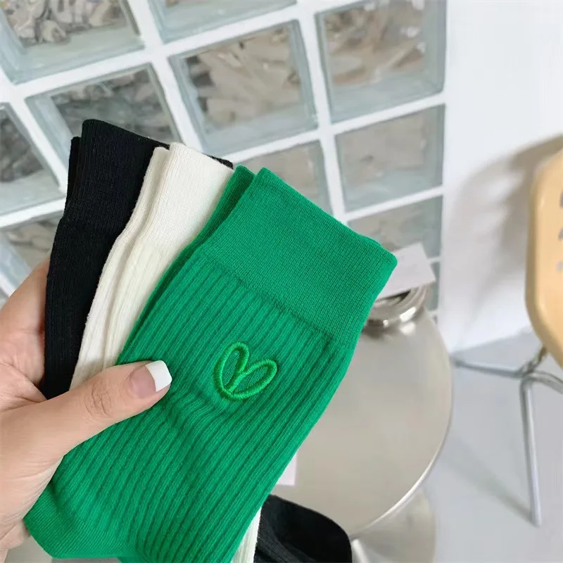 Новые женские носки до щиколотки с вышивкой, весенне-осенние модные однотонные носки с дизайном в виде сердца