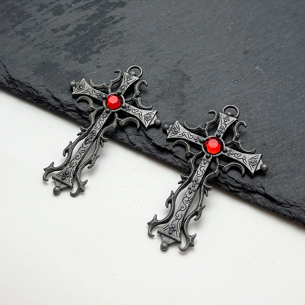 

2 pieces of retro punk hollow inlaid cross pendant hip-hop accessories DIY necklace and key accessories
