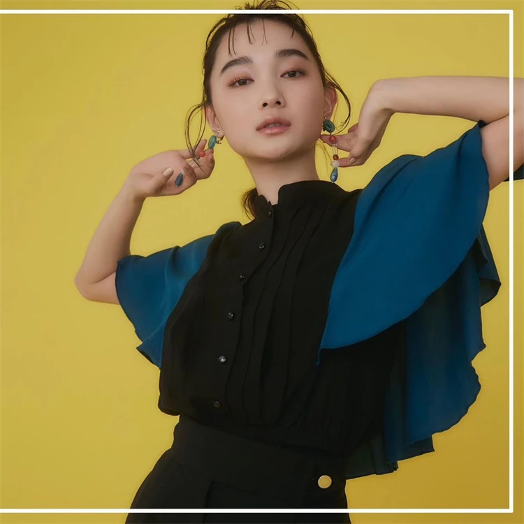 

Мягкая, удобная, новая винтажная рубашка-накидка с воротником-стойкой, дышащая, с завязками на талии, однотонная, в нежном стиле