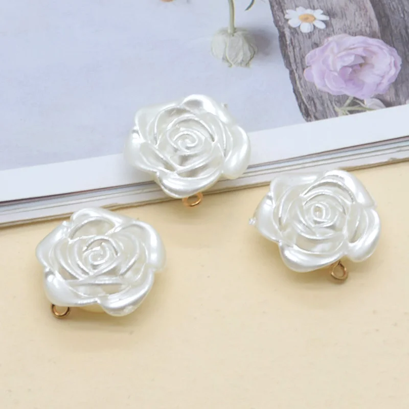 Dijes de resina de flores rosas blancas, 10 piezas, 24mm, pendientes elegantes, accesorios para el cabello, colgante, decoración, fabricación de joyas DIY