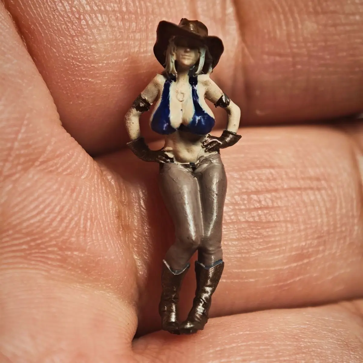 

1/64 смоляная кукла CowGirl, миниатюрная фигурка сцены, орнамент, модель автомобиля, диорама